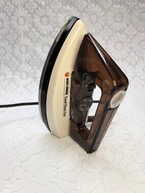 Travel Steam Iron · Black & Decker